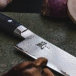 Yaxell_Ran_santoku_kokkiveitsi_16_5cm