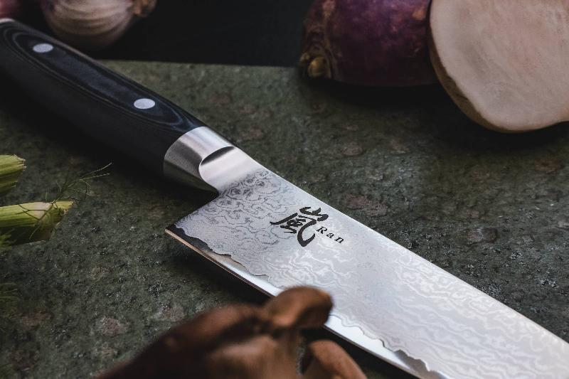 Yaxell_Ran_santoku_kokkiveitsi_16_5cm